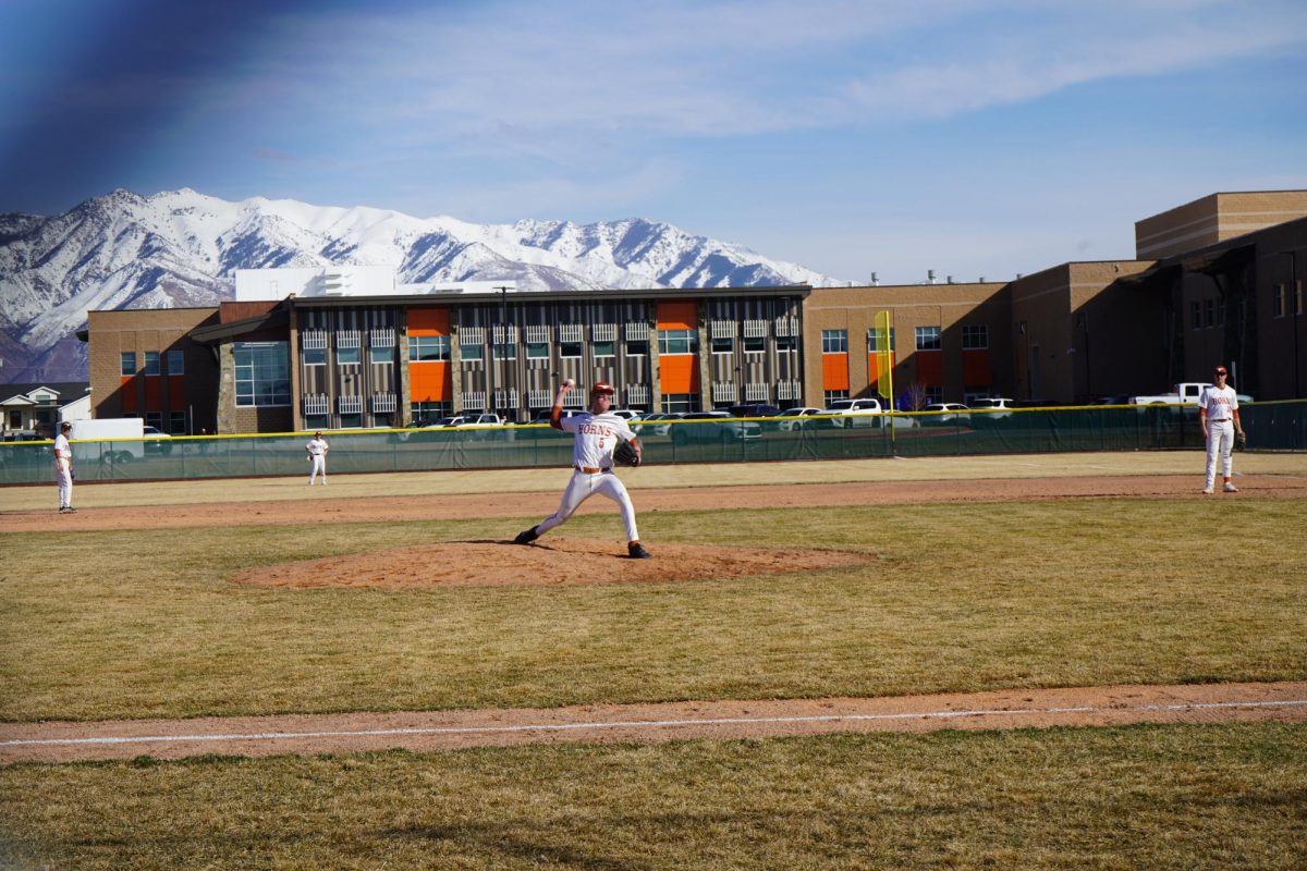 Tyce Abott pitching